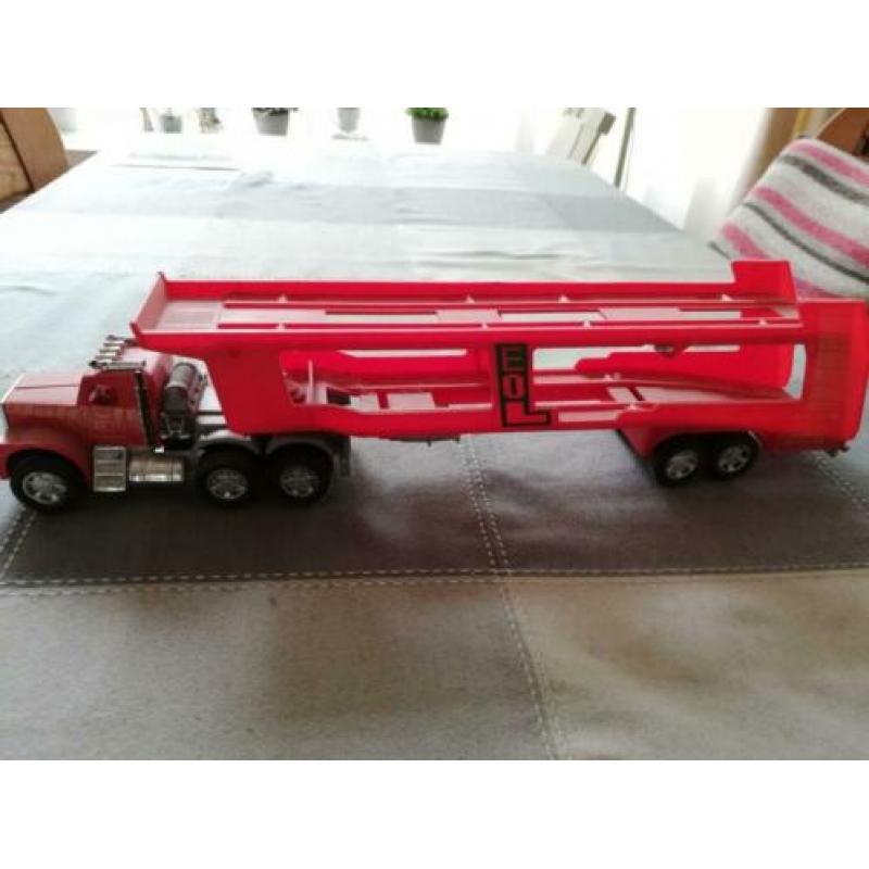 Vrachtwagen truck autotransporter met oplegger
