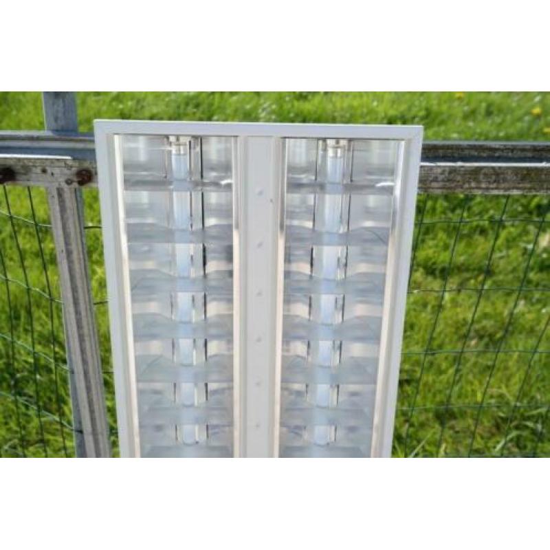TL armaturen OSRAM 2x28W HF T5 30x120cm €27,50