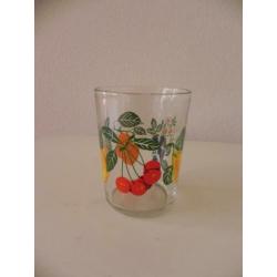 vintage sapglaasjes met fruitmotief