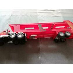 Vrachtwagen truck autotransporter met oplegger