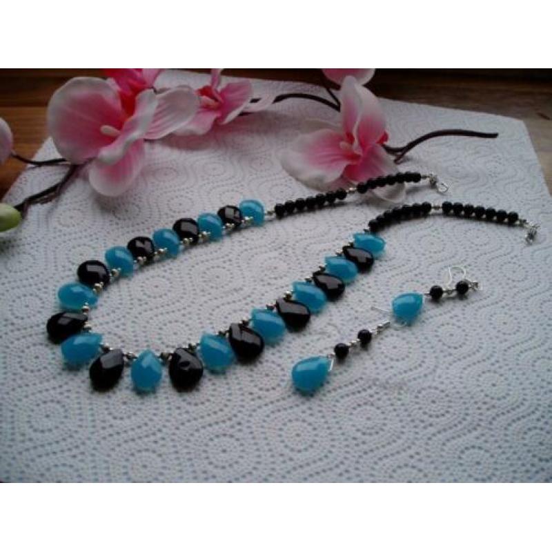 CHALCEDOON met ONYX Ketting en Oorbellen