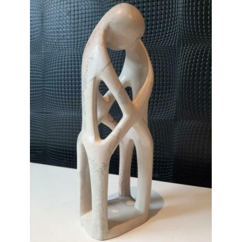 Hoog beeld vasthoudende mensen kunst 28cm !