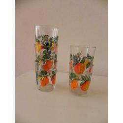 vintage sapglaasjes met fruitmotief