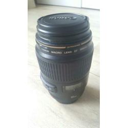 Canon Macro lens EF 100mm 2.8 USM