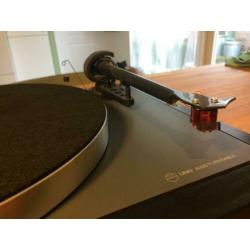 Linn Axis platenspeler met Pro-Ject carbonarm