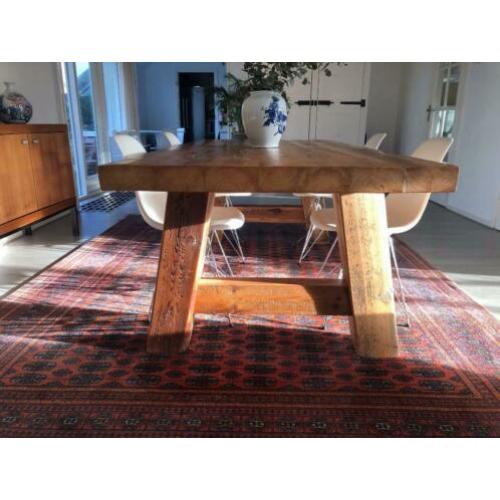 Massief houten eettafel