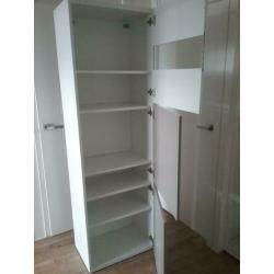 Ikea kast, type Besta, met mooie deurtjes.