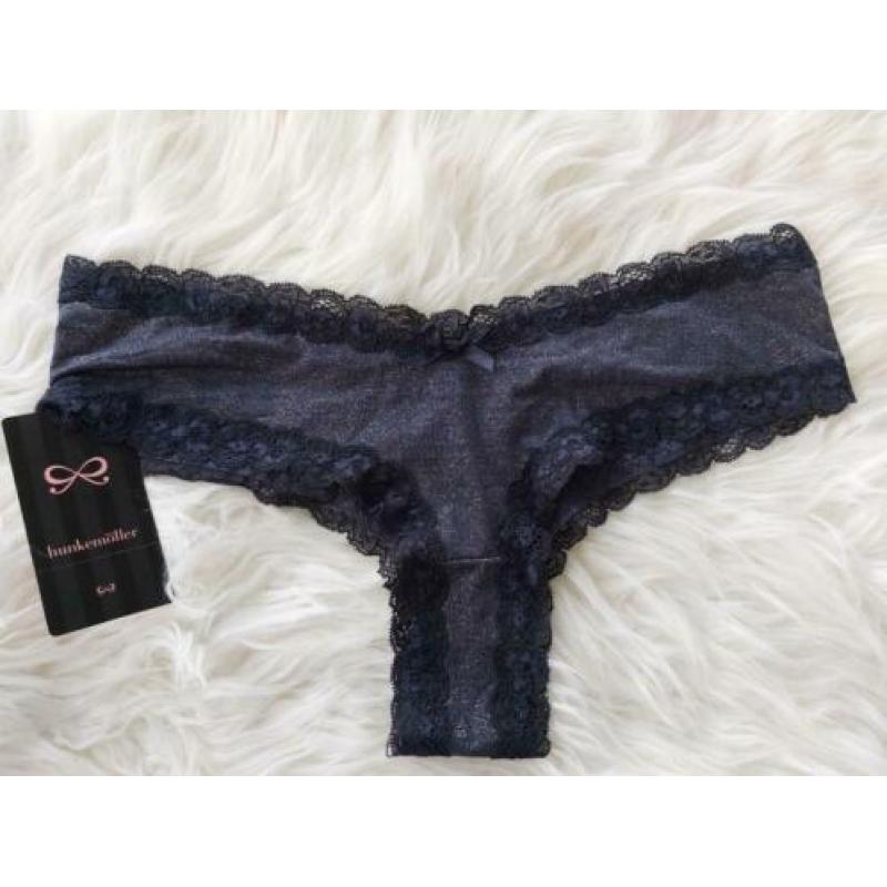 Donkerblauwe slip met glitters van Hunkemoller maat S