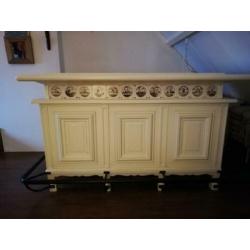 Bar (mencave) met spoelbak en 5 krukken