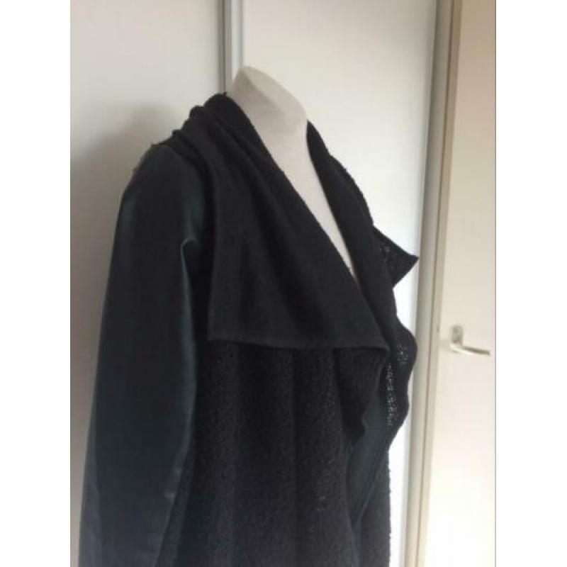 Zwart vest ICHI mt xs s lederlook mouwen