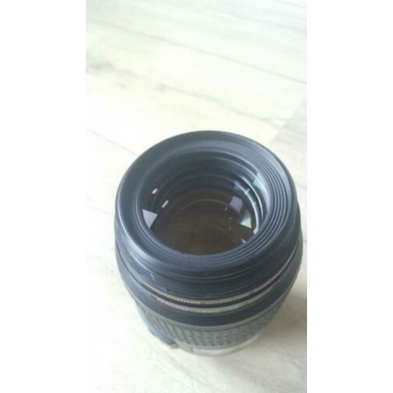Canon Macro lens EF 100mm 2.8 USM