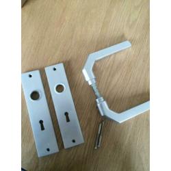 Deurklinken en schilden Ami set: 7x standaard + 1x toiletset