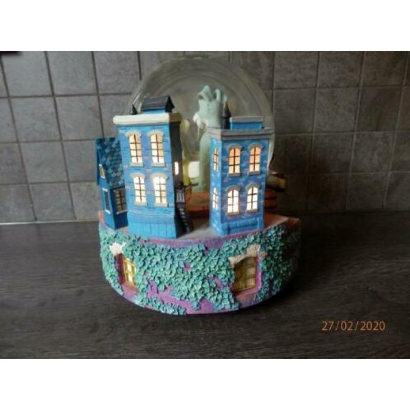 Snowglobe Lady and the Tramp