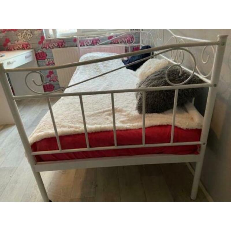 Bed Sofabed Bedbank 90x200 voor een meisje