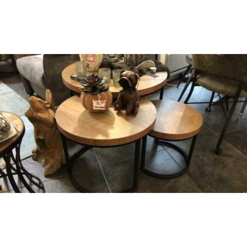 Direct uit de winkel leverbaar . Set van 3 mango