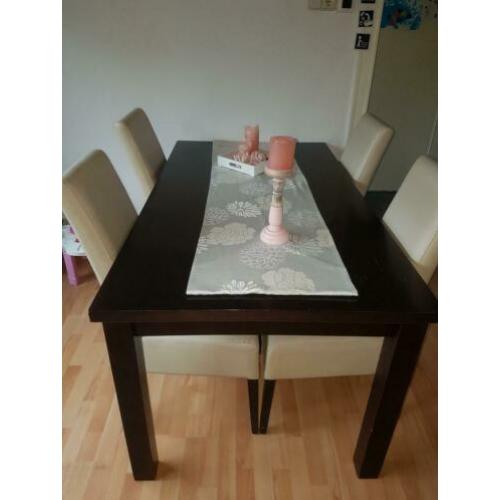 Mooie eettafel met stoelen te koop