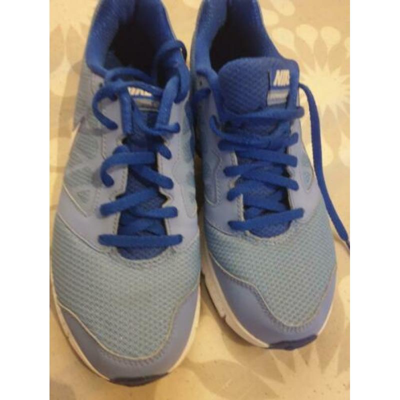 Nike dames schoenen maat 39