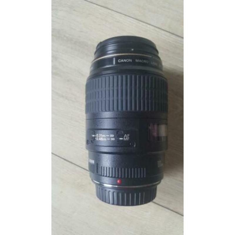 Canon Macro lens EF 100mm 2.8 USM
