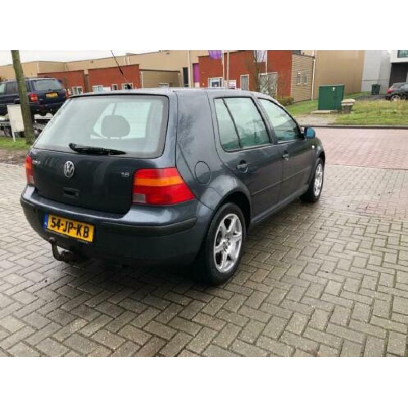 Volkswagen Golf 5 Deurs airco APK: 13-08-2020 1.6-16V Comfor