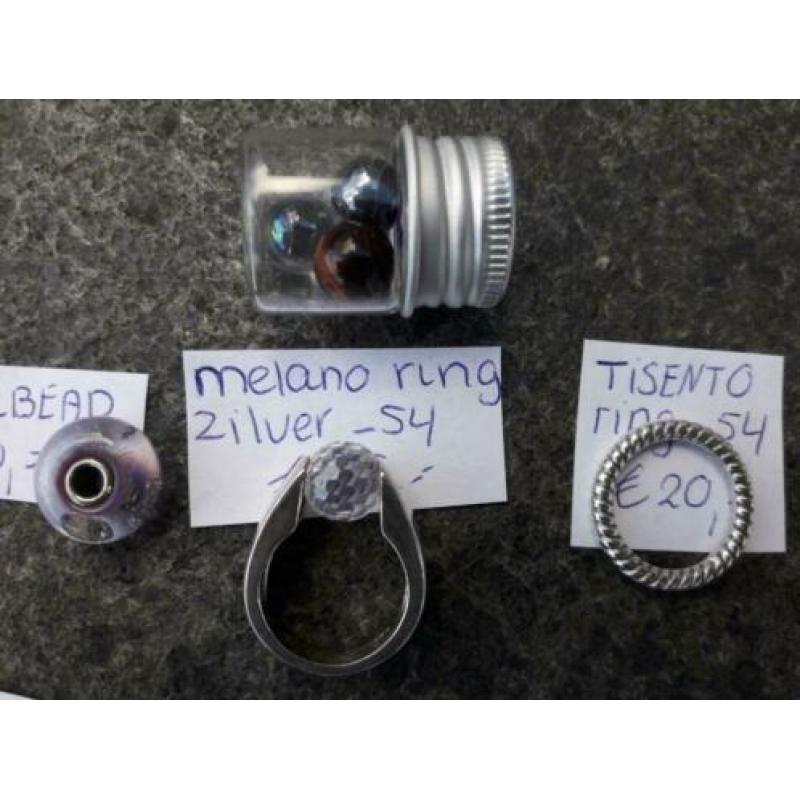 6 Zilveren Trolbead hanger +2 zilver ringen Tisento + Melano