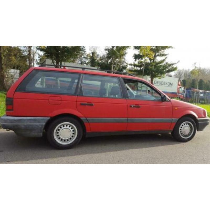 Volkswagen Passat 1.8 CL Variant 66KW E2 1993 Rood