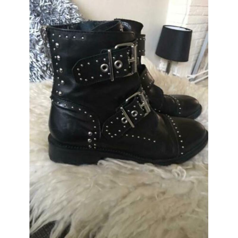 Zwarte laarsjes met studs maat 41 zgan