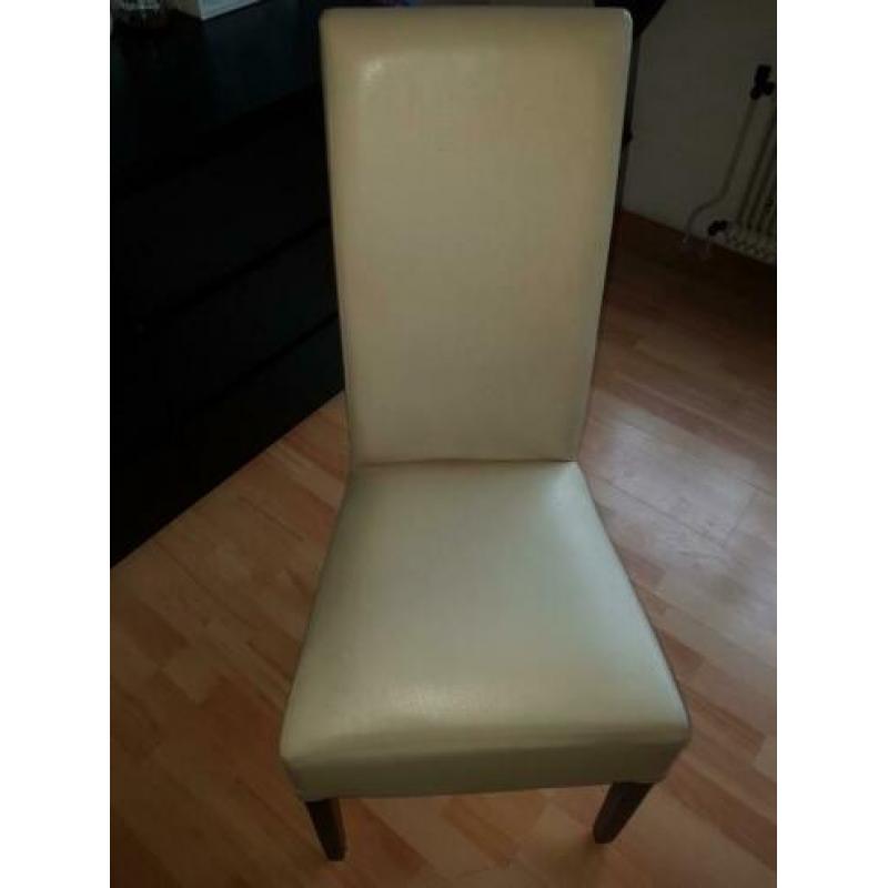 Mooie eettafel met stoelen te koop