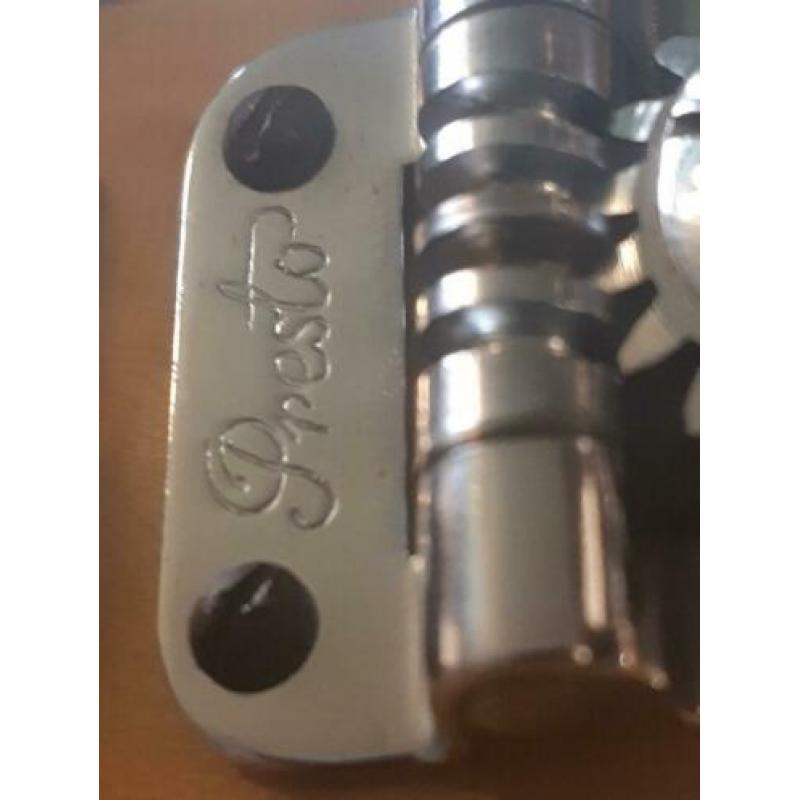 Vintage jaren '70 Precision Bass met Presto Tuners en Brug.