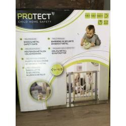 Verstelbaar traphekje 75-89cm breed Protect (hout en metaal)