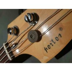 Vintage jaren '70 Precision Bass met Presto Tuners en Brug.