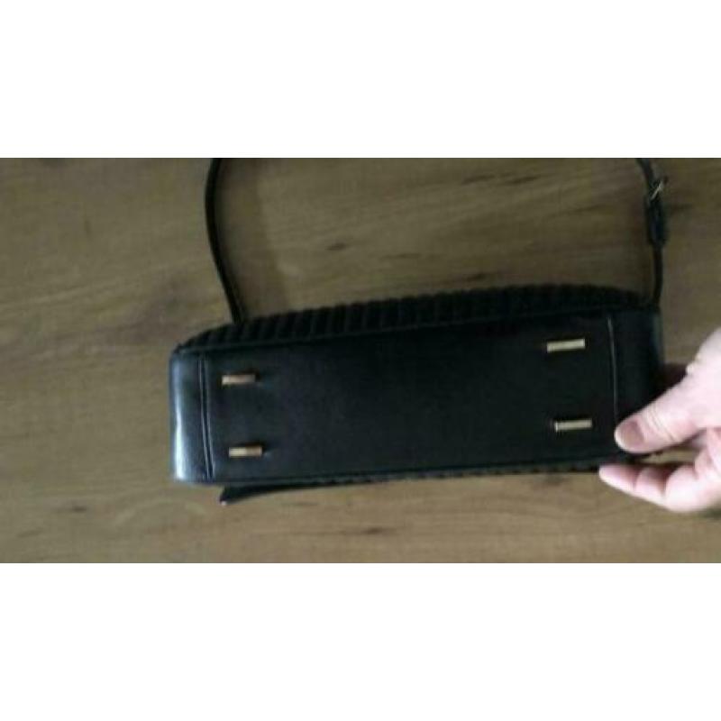 Dkny leren bryant handtas slechts 25. Euro excl