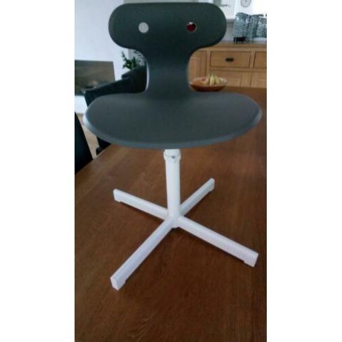 Kinder BUREAUSTOEL/KRUKJE