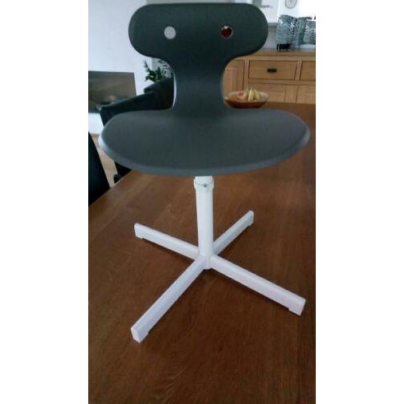 Kinder BUREAUSTOEL/KRUKJE