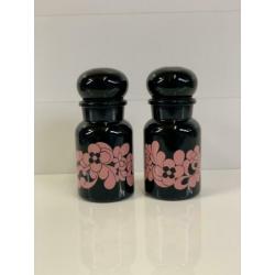 Vintage apothekersflessen / apothekerspotten zwart roze glas