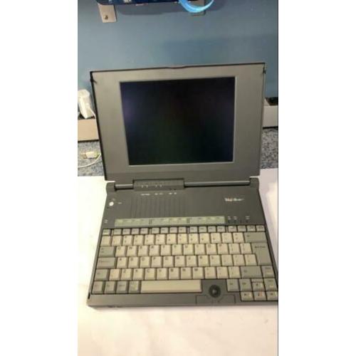 Tulip laptop nb 486SX serie no. QC 3259049A (30x22x4)