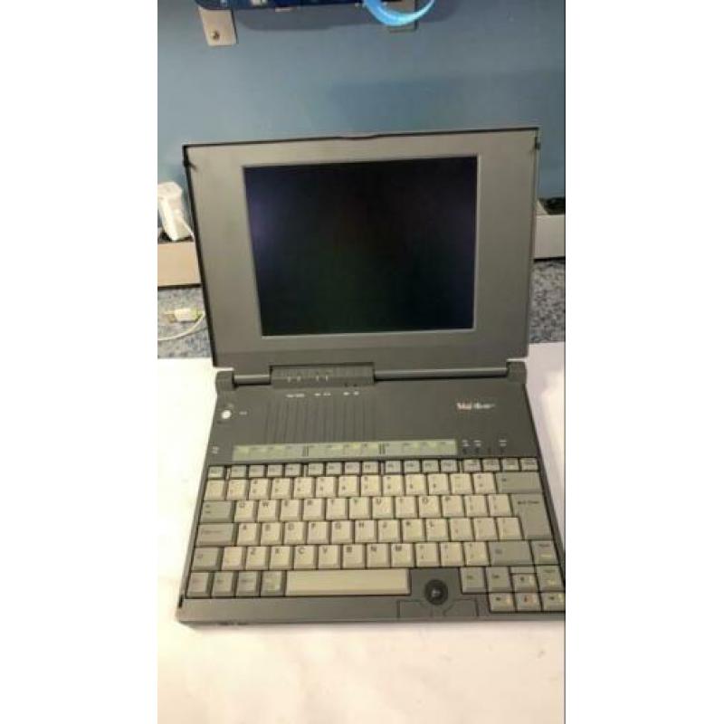 Tulip laptop nb 486SX serie no. QC 3259049A (30x22x4)