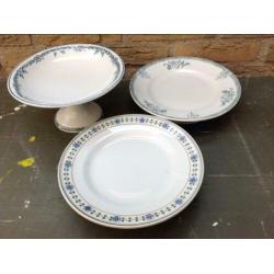 Frans brocante schaal groen blauw op voet St.Amand Lauriers