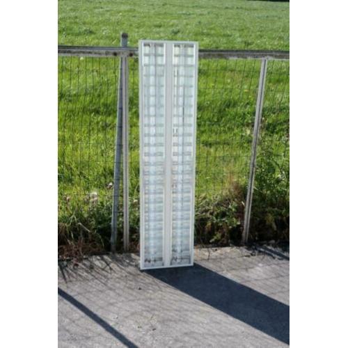 TL armaturen OSRAM 2x28W HF T5 30x120cm €27,50