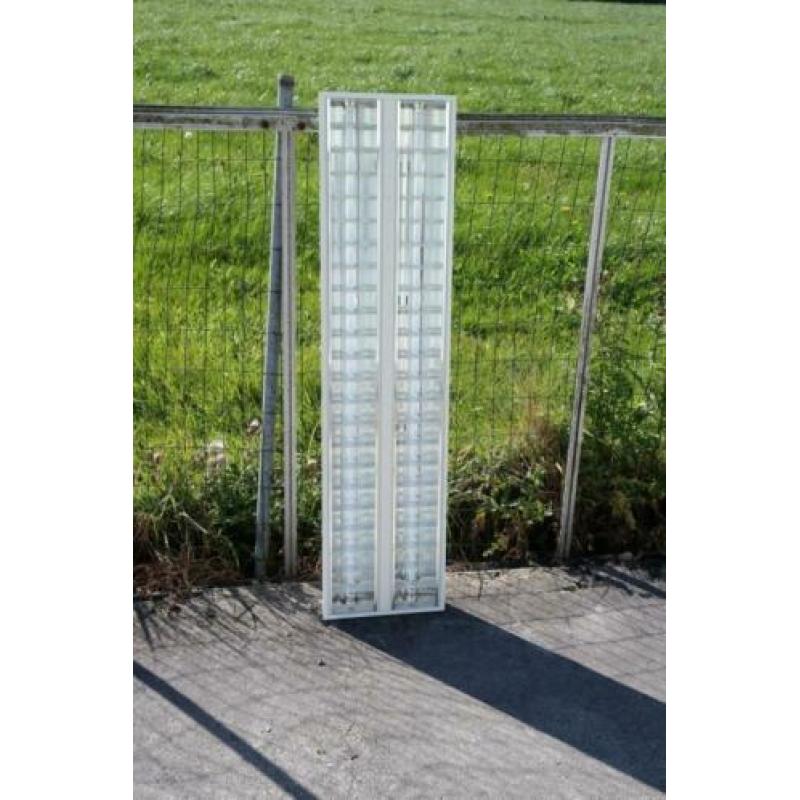 TL armaturen OSRAM 2x28W HF T5 30x120cm €27,50