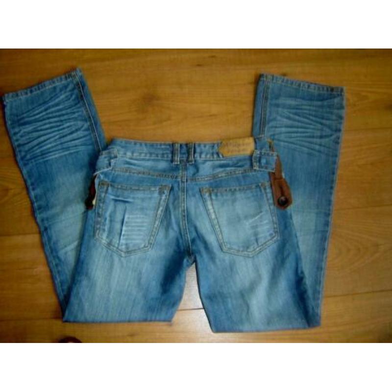 SUPER LEUKE stonewashed jeans met leren stukjes mt. 36/38