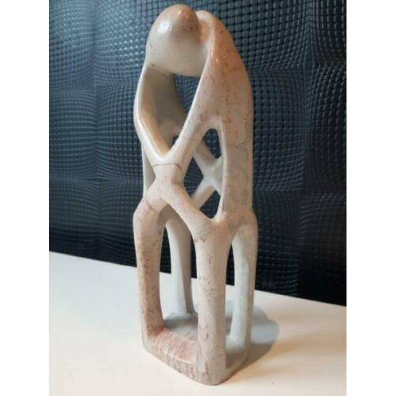Hoog beeld vasthoudende mensen kunst 28cm !