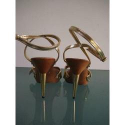 GRATIS VERZENDEN | SEXY gouden sandalen 40