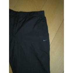 Zeer mooie zwarte 3/4 sportbroek NIKE 38 snazzeys