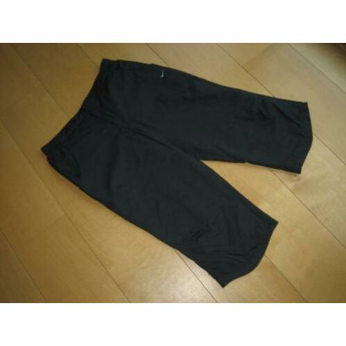Zeer mooie zwarte 3/4 sportbroek NIKE 38 snazzeys