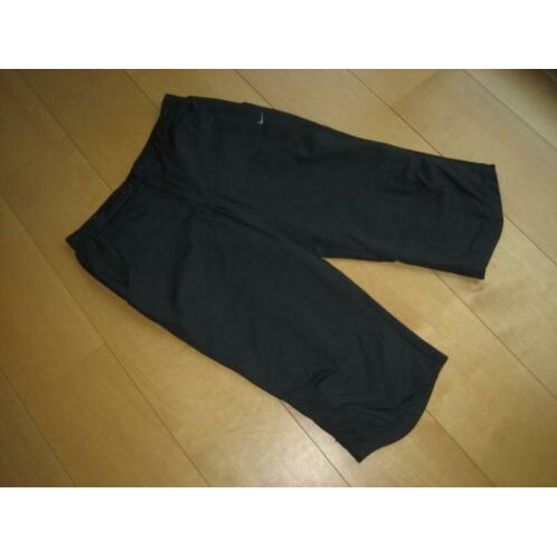 Zeer mooie zwarte 3/4 sportbroek NIKE 38 snazzeys