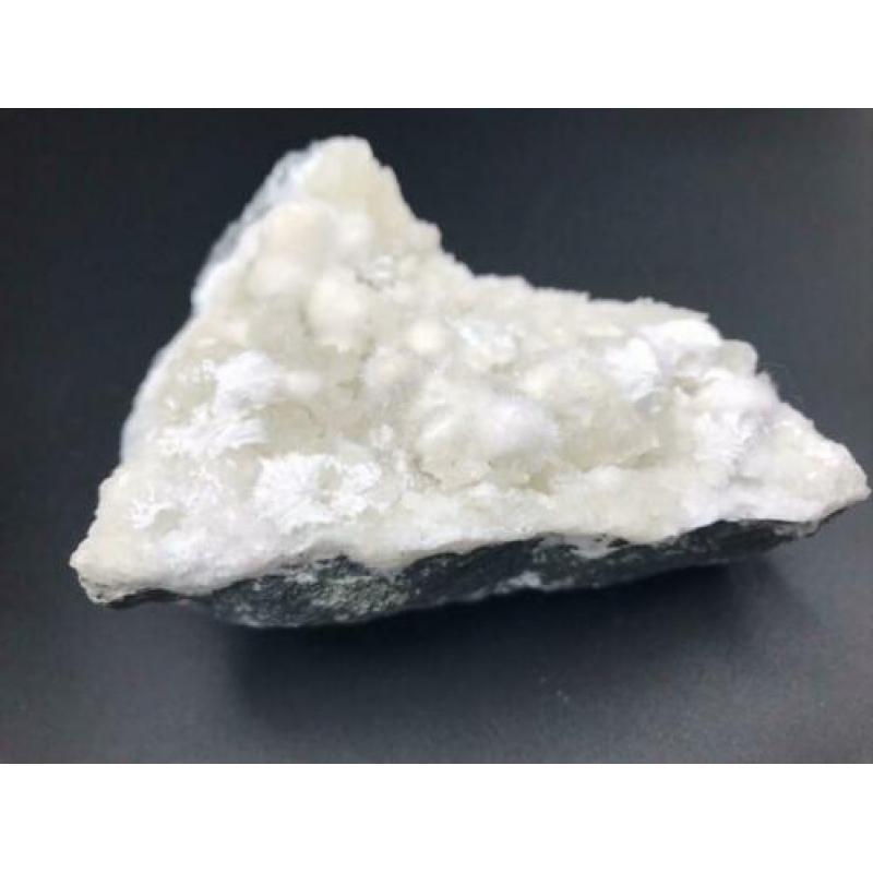 Zeoliet apofyliet okeniet mineralen edelstenen gems
