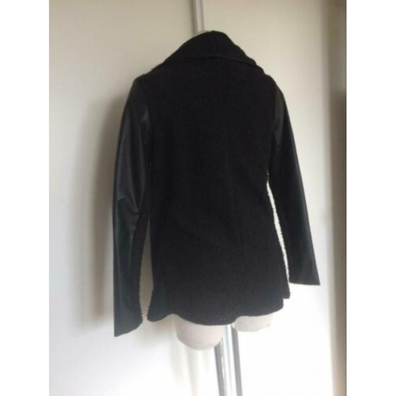 Zwart vest ICHI mt xs s lederlook mouwen