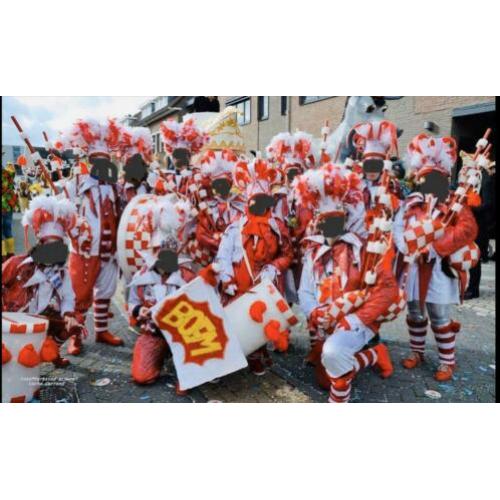 Leuke groep 13 personen, 2 confetti kanonnen &instrumenten!