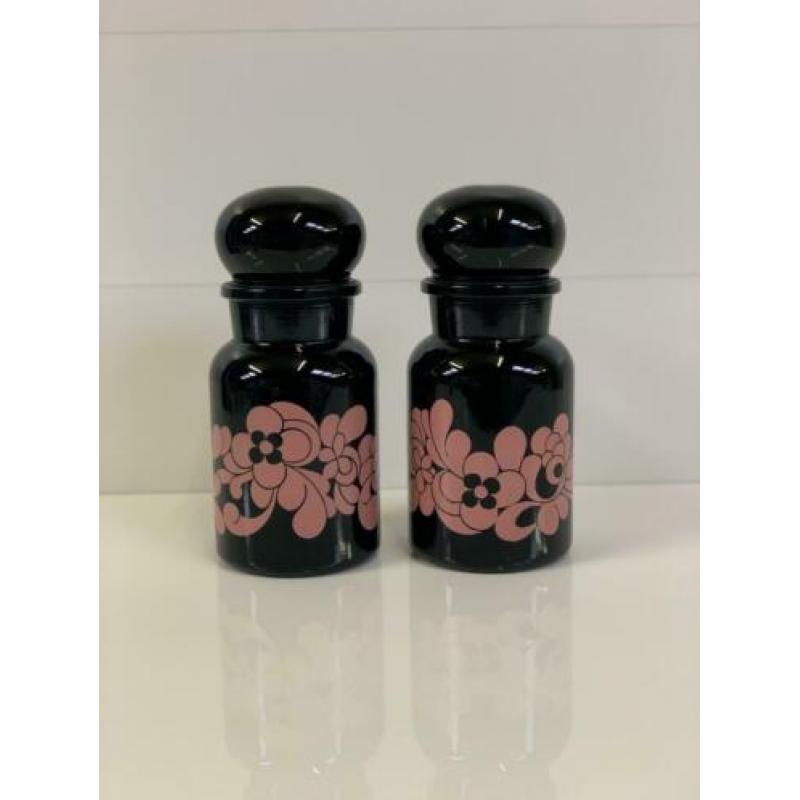 Vintage apothekersflessen / apothekerspotten zwart roze glas