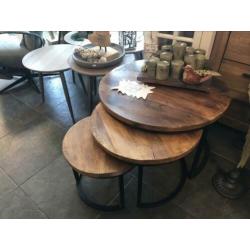 Direct uit de winkel leverbaar . Set van 3 mango